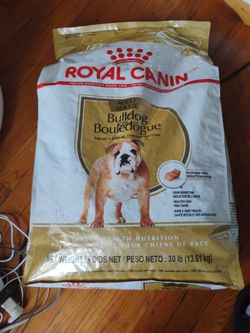 Royal Canin Breed Health Nutrition Bulldog Adult Dry Dog Food, 30 lbs