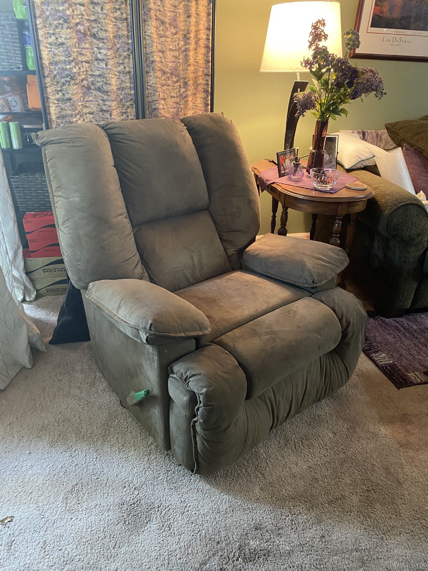 FREE!   Recliner     FREE!  Recliner 