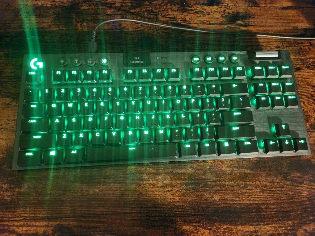 Logitech G915 TKL Mechanical RGB Gaming Keyboard Wireless 