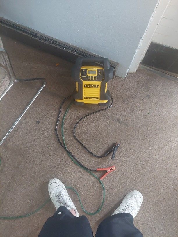 Dewalt 1400a Jump Box, Air Pump, Alternator Checker