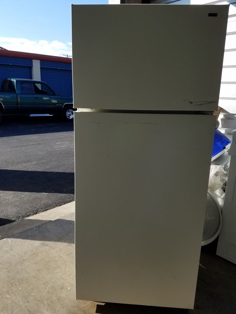 Nice & Clean! Hotpoint Refrigerator /Tan