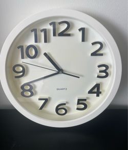 13” White Round Quartz Wall Clock