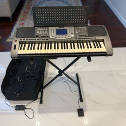Yamaha PSR 1000 Keyboard For Sale With Accessories 