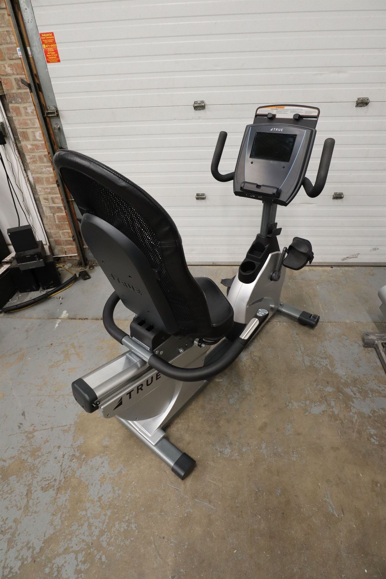Used True Fitness ES700 ES700R9T Recumbent Stationary Bike