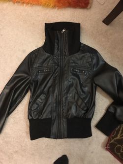 Women leather jacket like new. Size LG