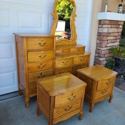 Oak Dresser Set