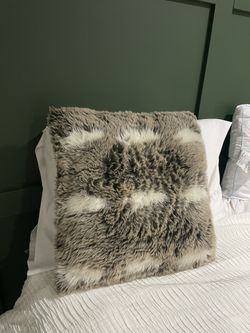 FAUX FUR PILLOW