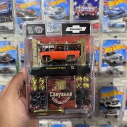 M2 Machines Chase 1974 Chevrolet K5 Blazer 1:64 Scale Model Kit Release 72