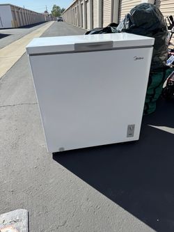 Midea Chest Freezer White
