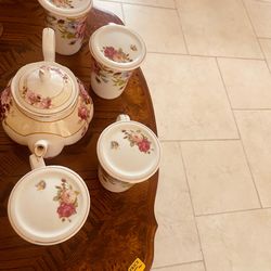 Floral Teapot and 4 cups with lids