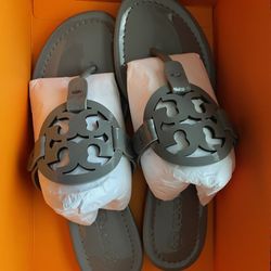 👡 Tory Burch Miller Patent Leather Sandals – Malta Gray – Size 7 – NEW 👡