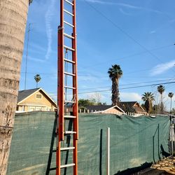 24 FT Extension Ladder 🪜 Used Good Condition  Fiberglass