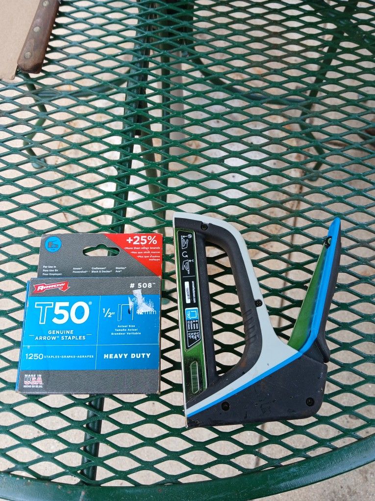 Arrow Staple Gun And One Box Of T50 Staples