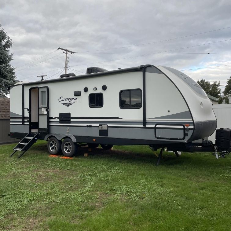 2019 Pull Behind Camper / Travel Trailer