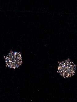 VVS1 Moissanite Stud Earrings
