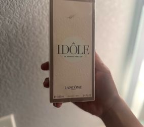 Idole le grand perfum 100ml!! I got good smelling other ones to good price!
