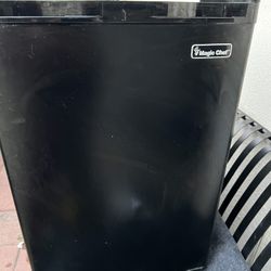 Magic Chef Black Mini Fridge 