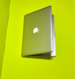Apple MacBook Pro 13” i5/8GB/256GB SSD $150