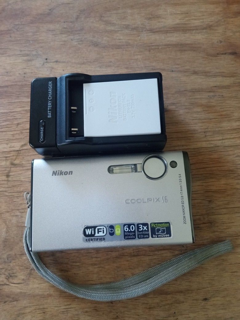 NIKON COOLPIX S6 DIGITAL CAMERA 3.0" INCH LCD WI-FI 3X OPTICAL ZOOM 6.0 MPX TESTED WORKING GREAT