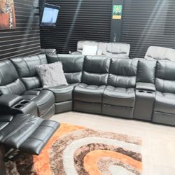 *Weekly Feature*---Sleek Madrid Gray Leather Reclining Sectional Sofa---Delivery And Financing Available😎