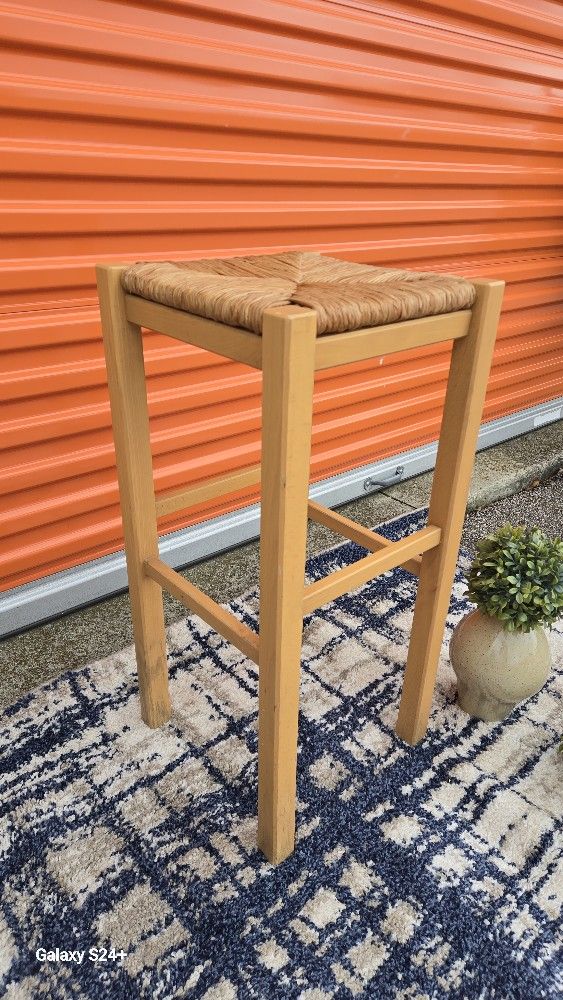 Bar stool