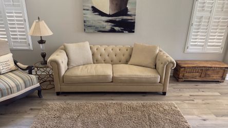 Couch with tuft detail