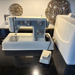 Vtg NELCO Flat Bed Sewing Machine Model L-605 Durable All-Metal Machine Portable