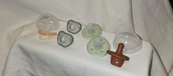 Premium silicone pacifier bundle