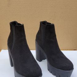 FOREVER 21 Womens High Heel Ankle Boots Black size 6.5

The texture is similar to suede. It can be cleaned, when required, by suede brush