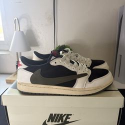 Travis Scott air Jordan 1 Lows OG all “Olive” W 10.5 Men 9