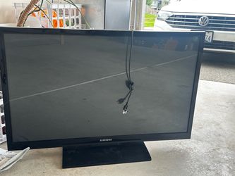 Samsung Flat Screen TV with Stand