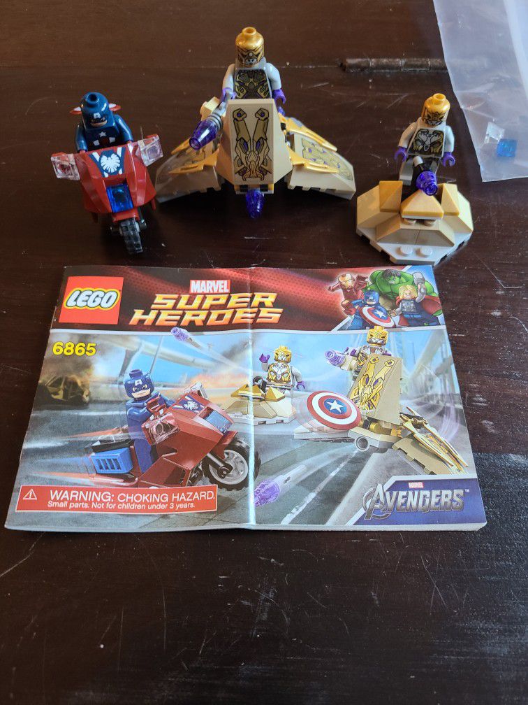 6865 LEGO Avengers Captain America's Avenging Cycle
: Complete With Figs, Vehicles, Comic, Manual And Spare Pieces 