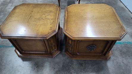 2 LAMP TABLES