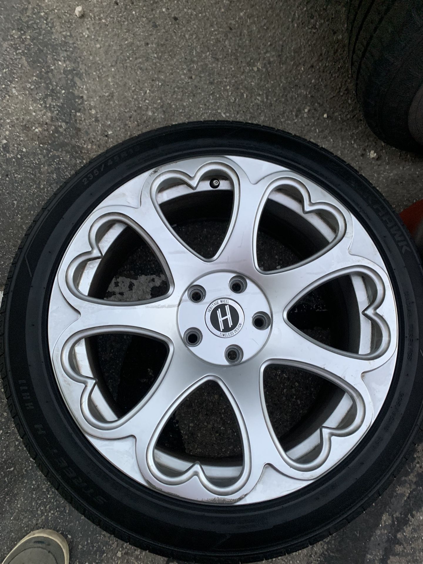 Heritage kokoro rimset 18x8.5 5x114.3 heart cutout style