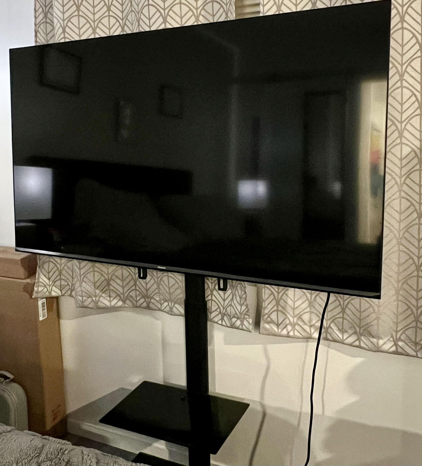 55’ UHD 4K TV & Stand/Mount