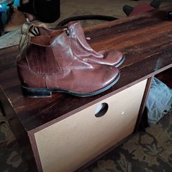 Woman's Boots 