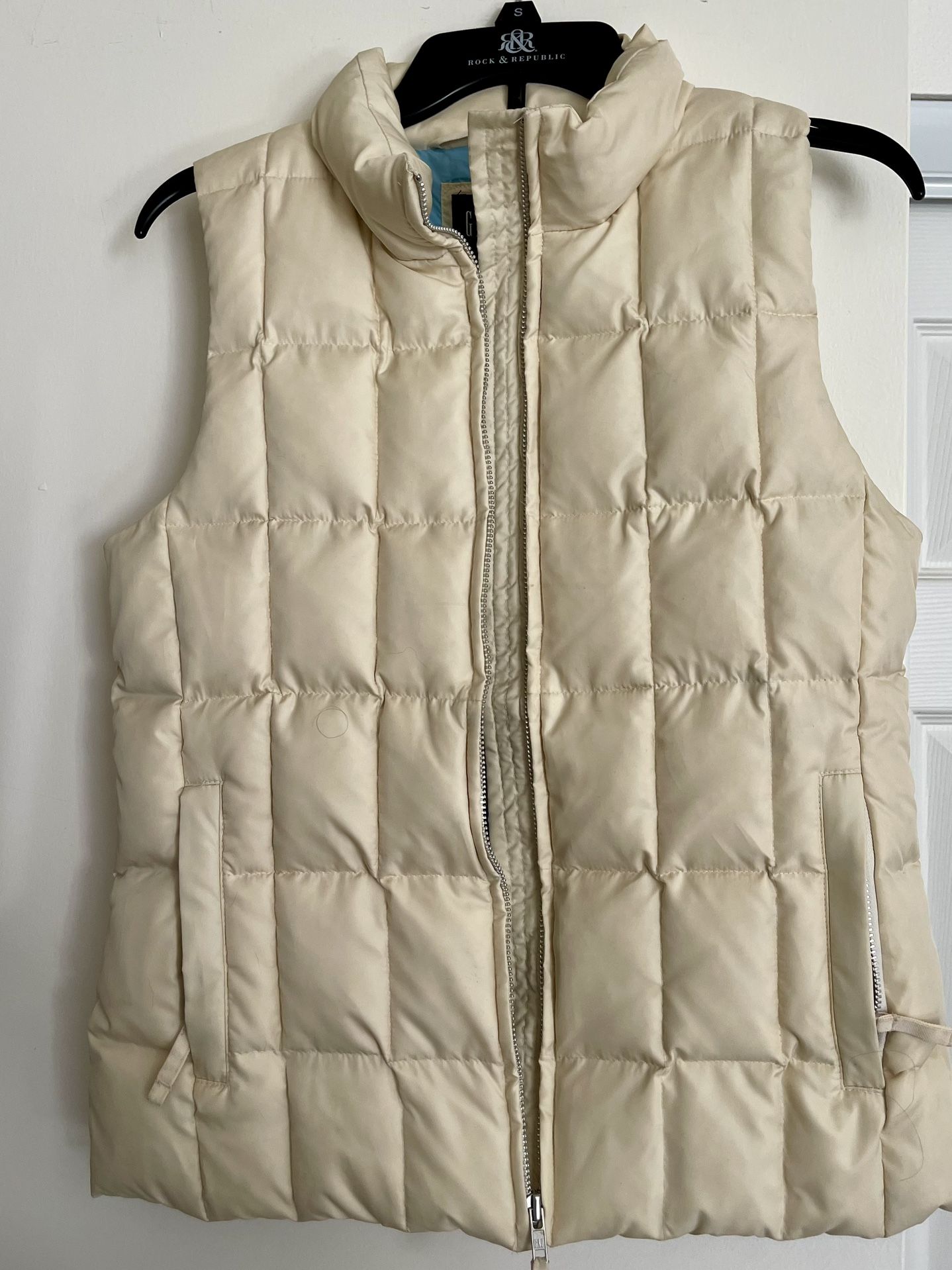 Recycled Lightweight Quilted Puff Vest-cream colored