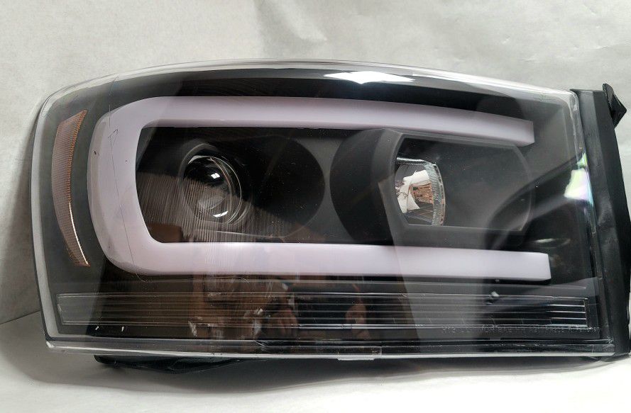 Headlights For 06-09 Dodge Ram LED DRL+Chasing Signal Lamp Projector