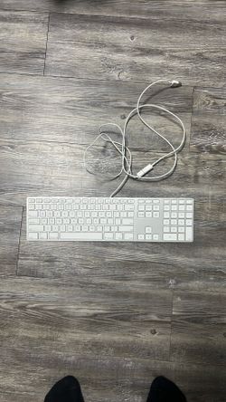FREE Apple Wired Keyboard With Number Pad