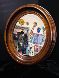 Vintage 1940's Oval  Walnut Wall-mounted mirror 13.5"×11.5"
