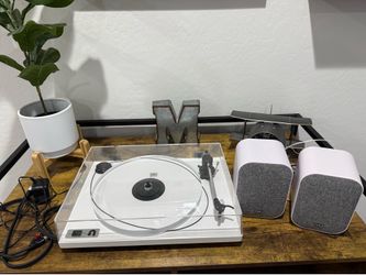 U-Turn Orbit Turntable with Speakers