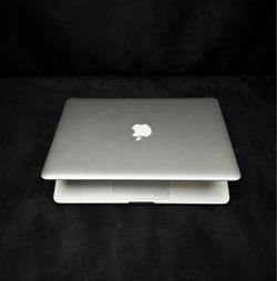 Apple MacBook Pro 13” i5/8GB/256GB SSD $140