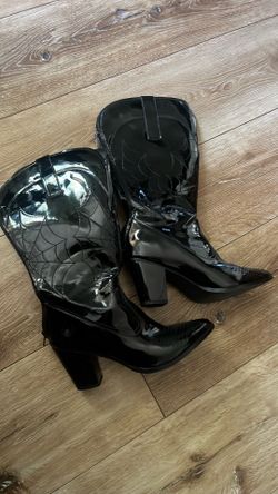 YRU cowboy boots
