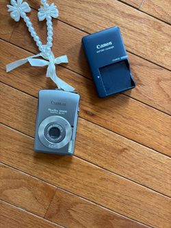 Canon PowerShot SD630 Digital ELPH Camera with Charger