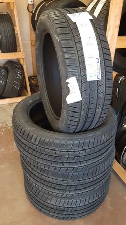 Set of 4 new tires 285/45r22 michelin