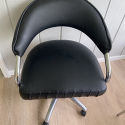 Round Salon Chair