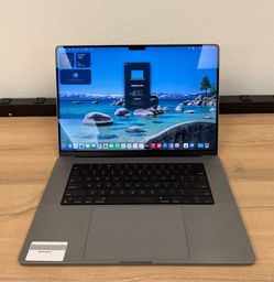 16" MacBook Pro M1 Pro 10 Core*32GB RAM*1TB SSD