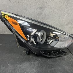 2020-2021-2022 KIA NIRO RIGHT HEADLIGHT OEM USED