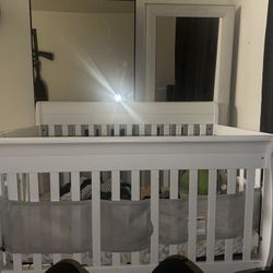 Crib With Mattress & Mesh Crib Liner 