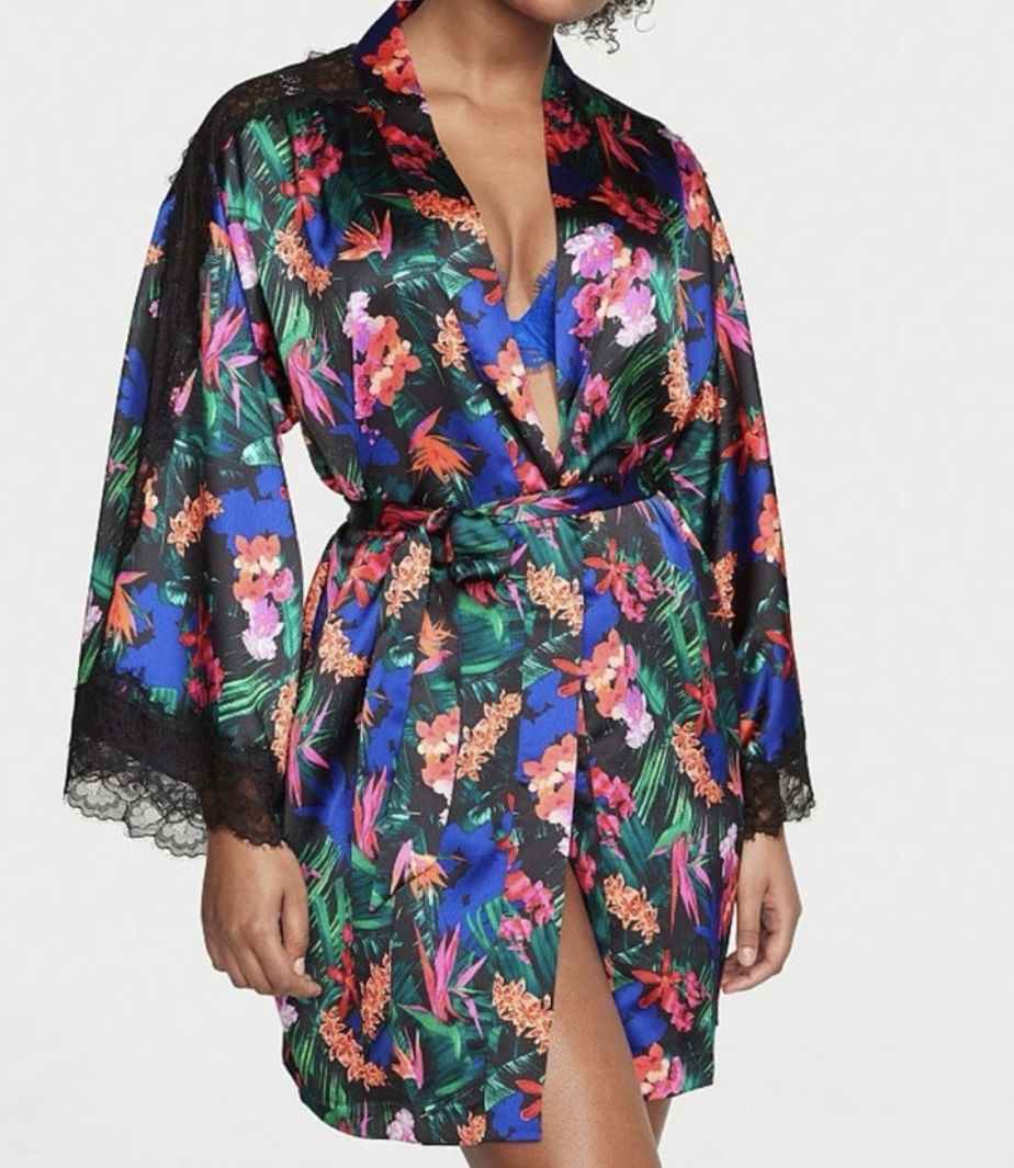 Victoria Secret Robe Size XS/S Robe only missing the belt any Black belt would look fine